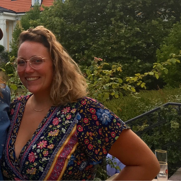 Cupshe Wrap dress, vneck with ruffled bottom - Picture 1 of 6